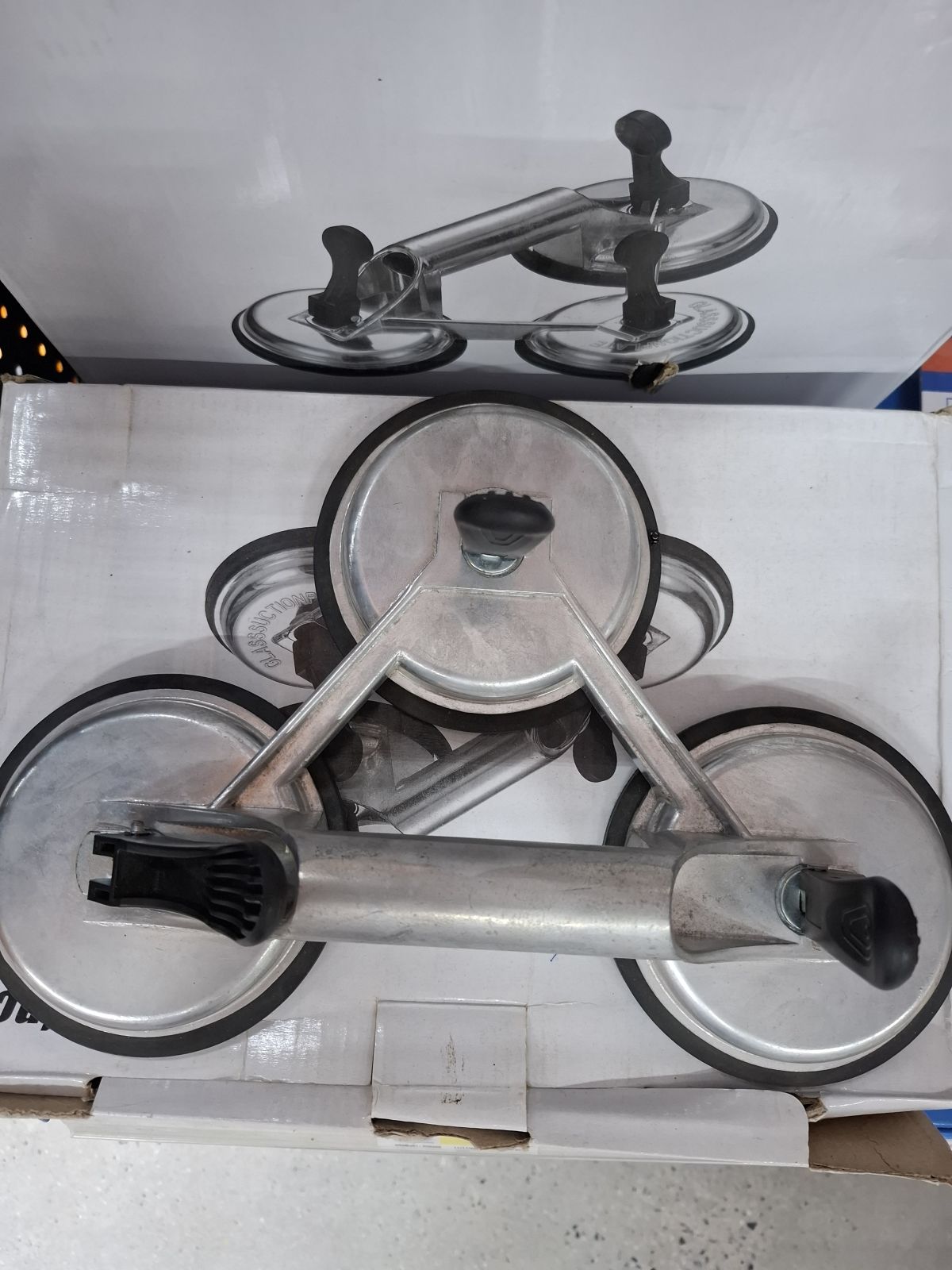 ตัวดูดกระจกด้ามอลูมิเนียม 3 ถ้วย 150 KG