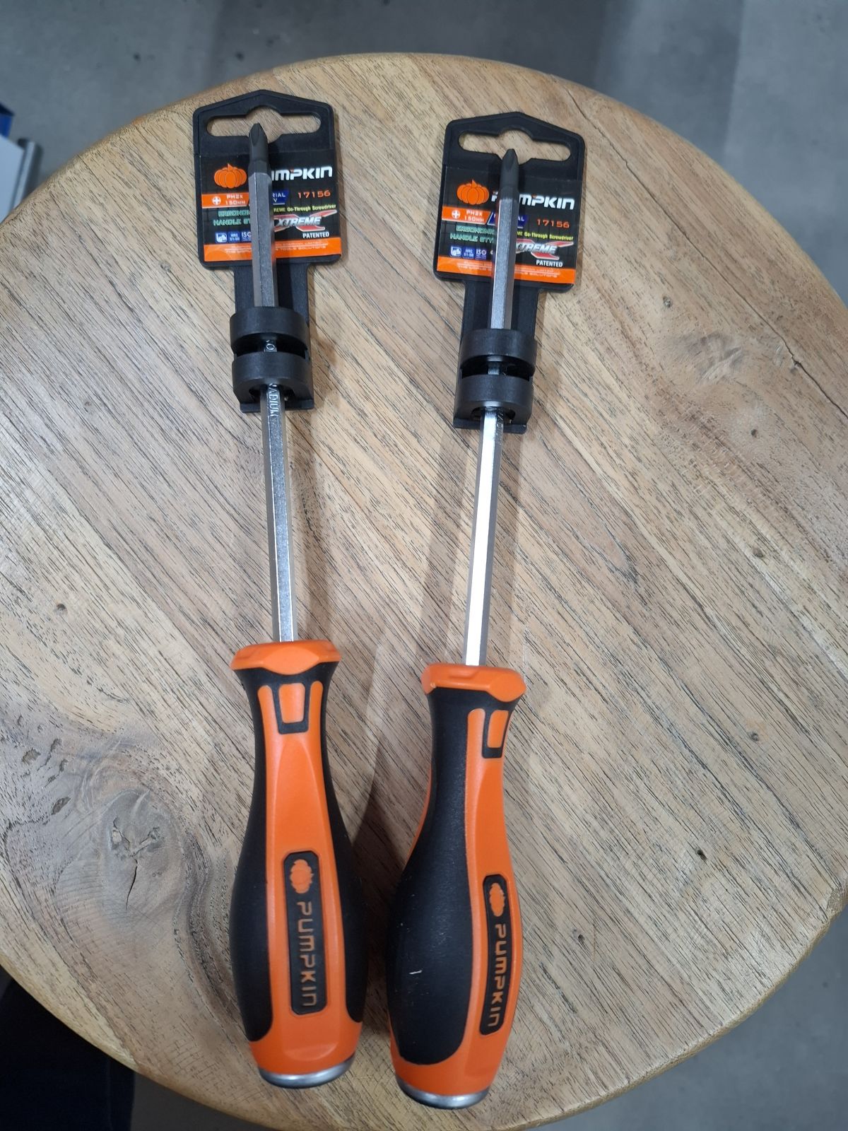 17156  ไขควงหัวทะลุ PUMPKIN รุ่น EXTRENE แฉก PH2*150mm.  