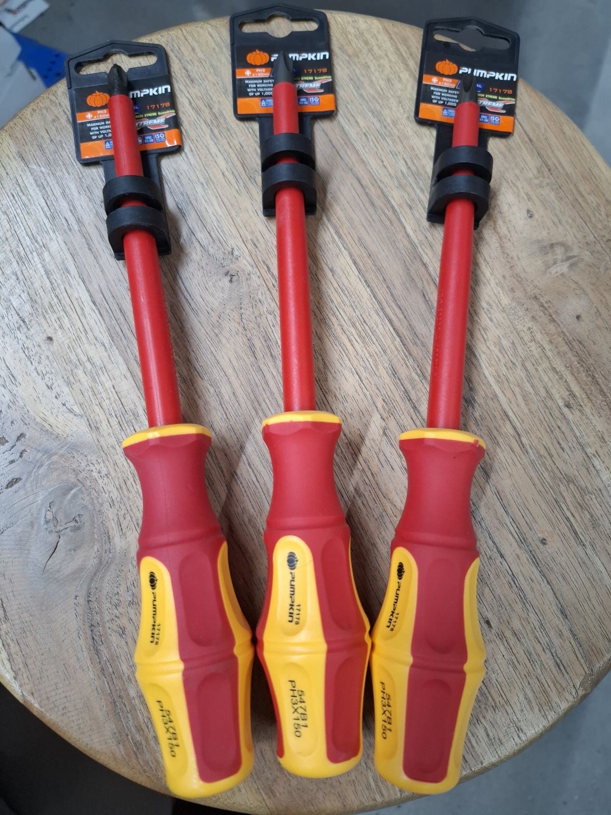 17178  ไขควงแฉก 6"  VDE 1000V XTREME PH3+150mm  PUMPKIN