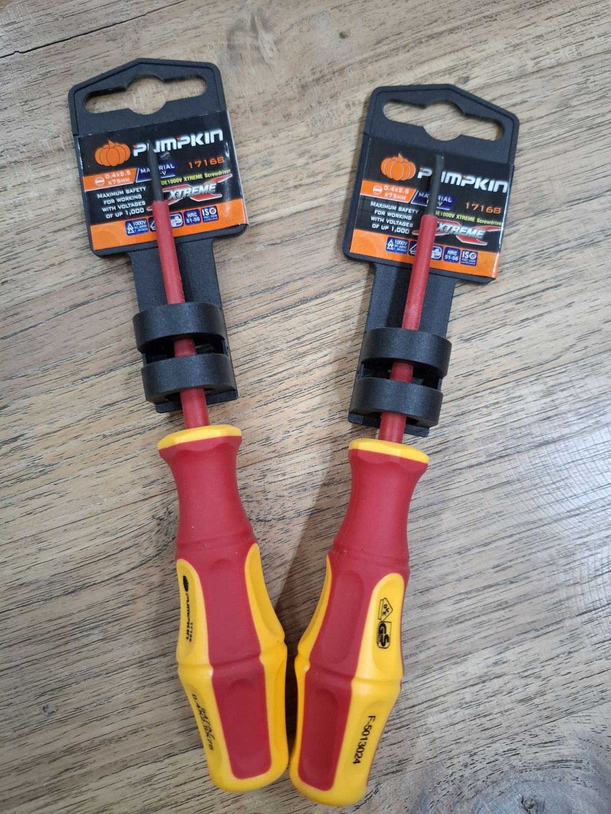 17168  ไขควงแบน 3"  VDE 1000V XTREME SL0.4*2.5*75mm   PUMPKIN