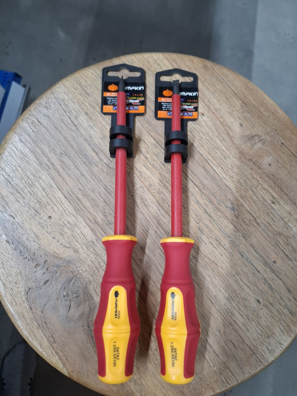 17173  ไขควงแบน 6"  VDE 1000V XTREME SL1.2*6.5*150mm   PUMPKIN