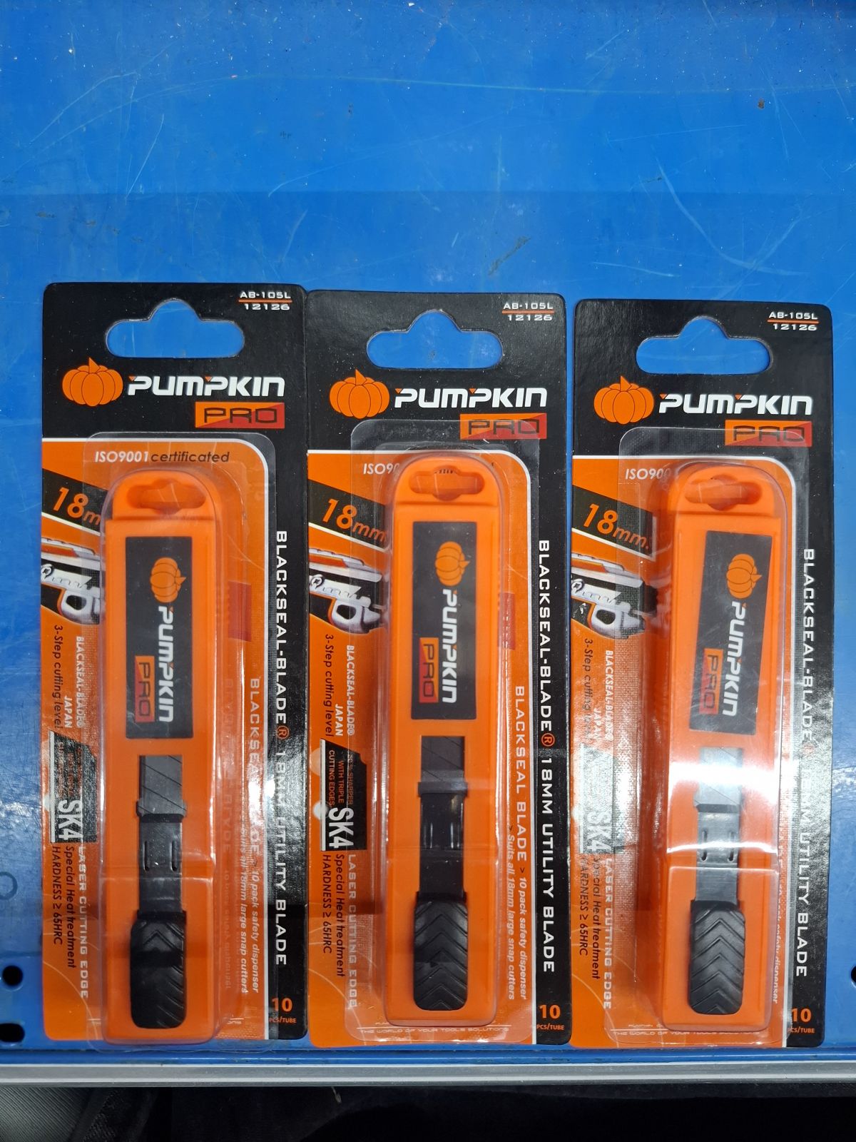 12126  ใบมีดคัทเตอร์ใหญ่ PUMPKIN 18 MM AB-105L