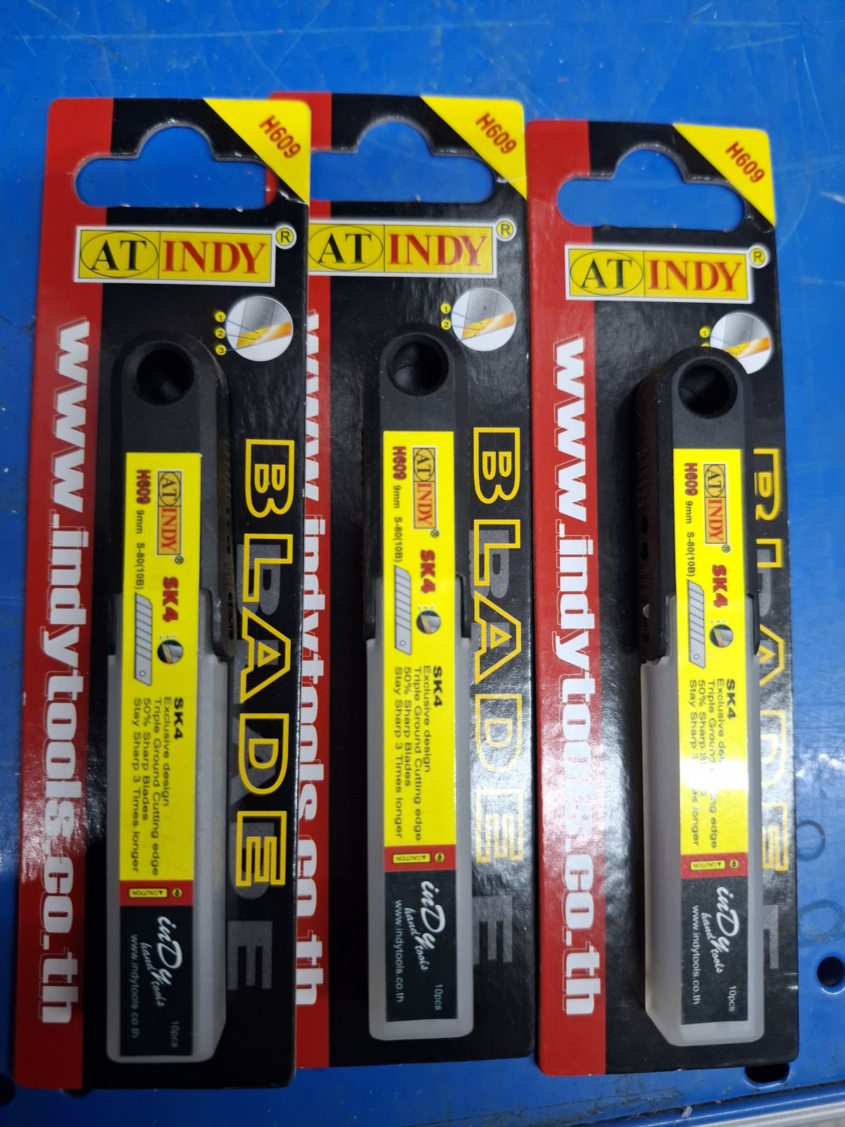ใบคัตเตอร์ AT INDY 9 MM H609