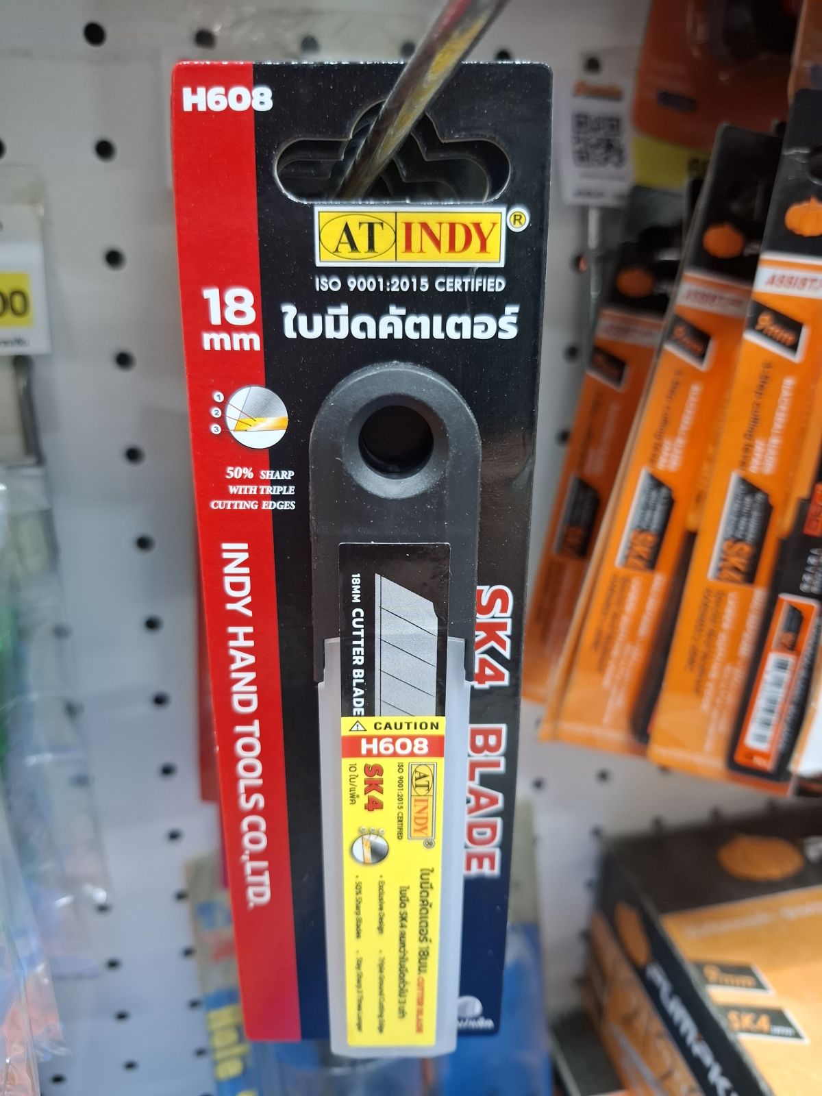 ใบคัตเตอร์ AT INDY 18 MM H608