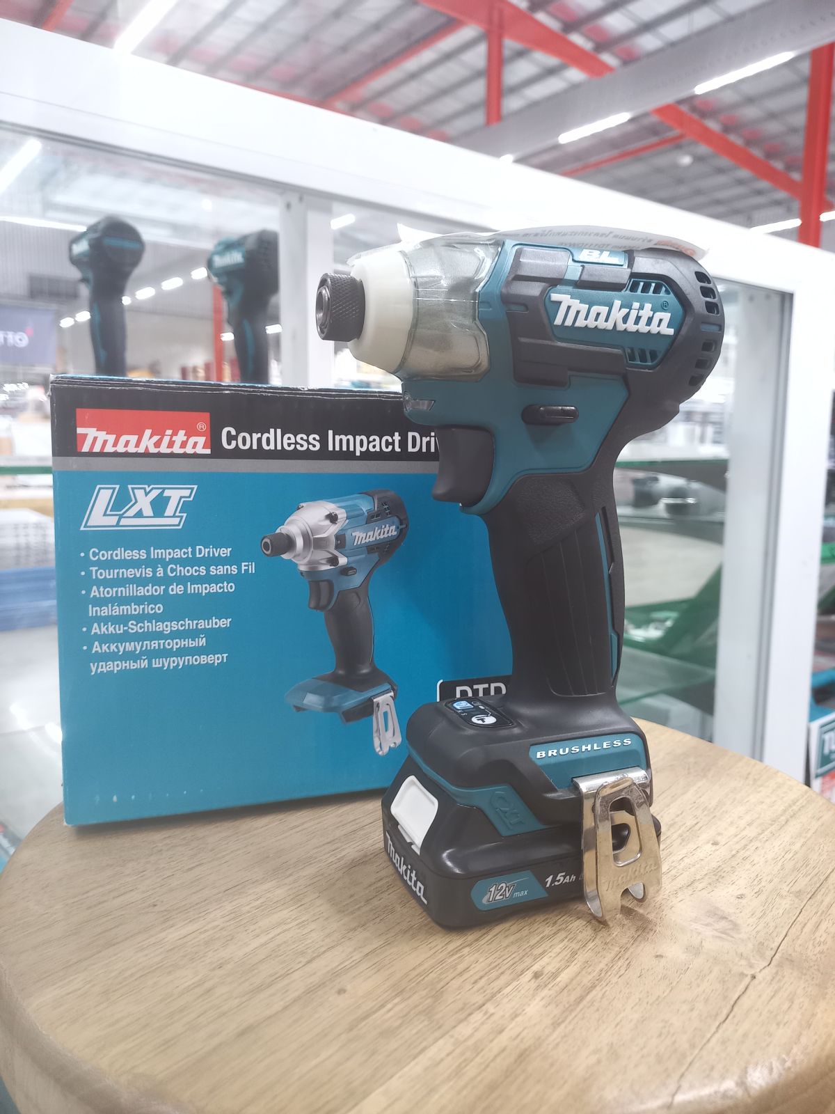 สว่านแบต ไขควงกระแทกไร้สาย makita (12VMAX) 135Nm TD111DWYE