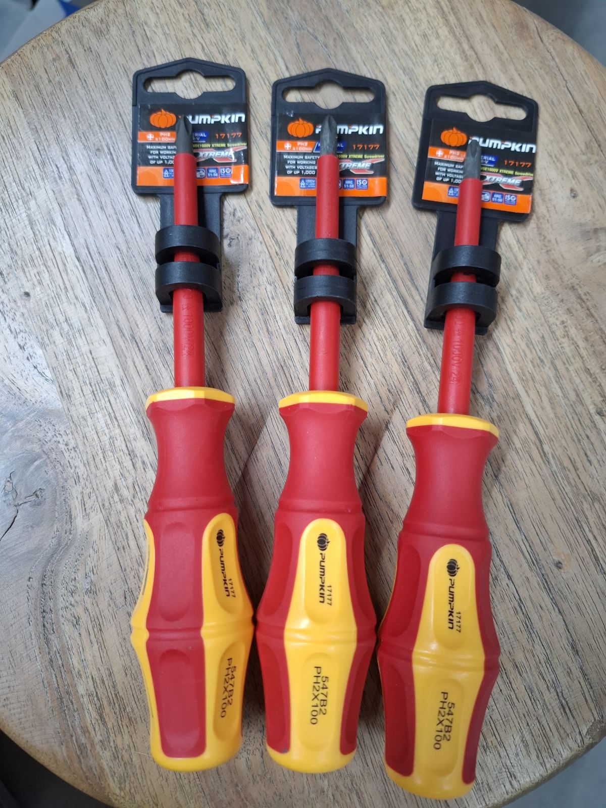 17177  ไขควงแฉก 4  VDE 1000V XTREME PH2+100mm   PUMPKIN