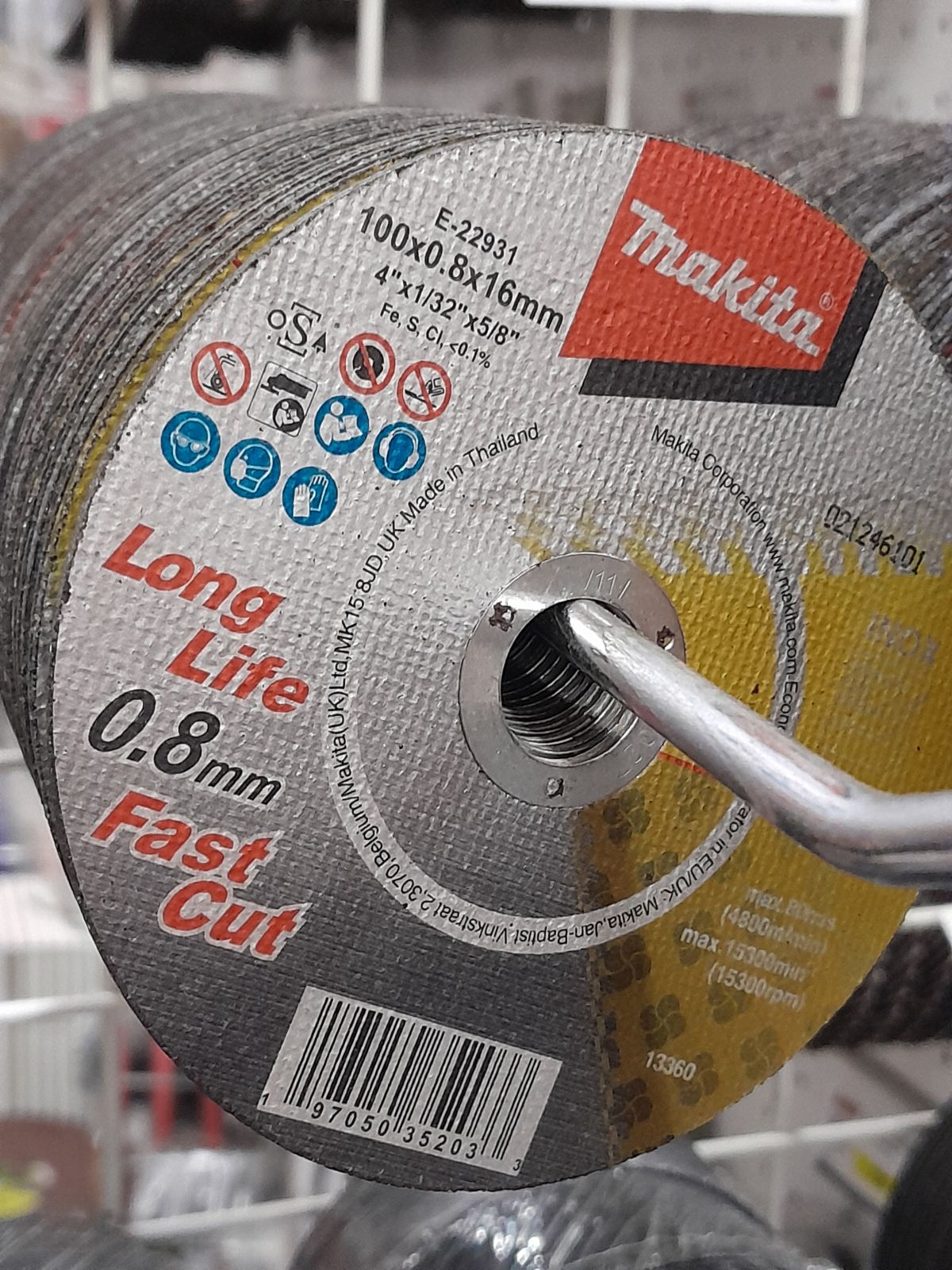 ใบตัดเหล็กบาง 4" makita 0.8 มิล E-22931