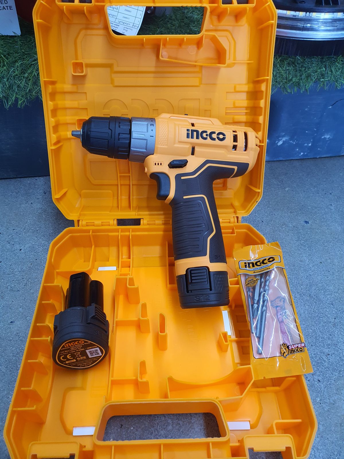 สว่านไร้สาย INGCO 12V ทรงกระบอก (ชุดแบต 2 ก้อน) I121-CDLI12202 +กระเป๋าเครื่องมือ