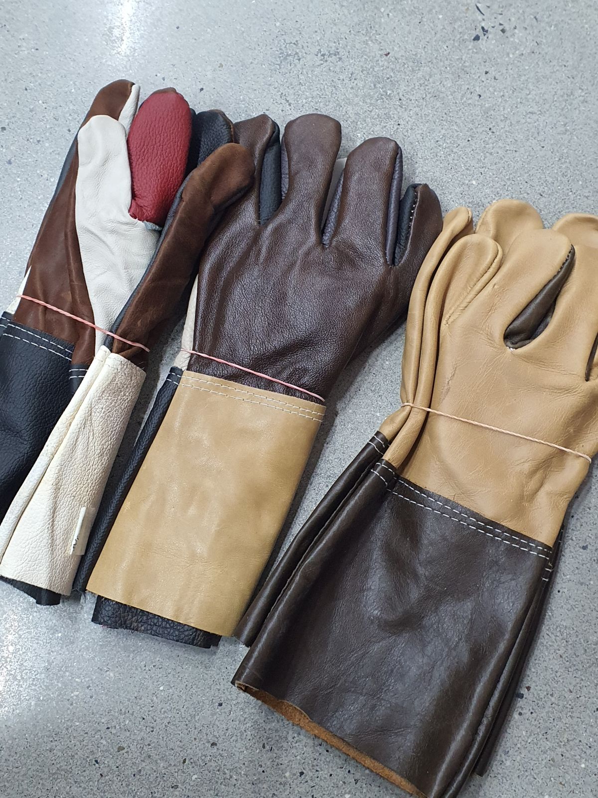 ถุงมือหนังยาว