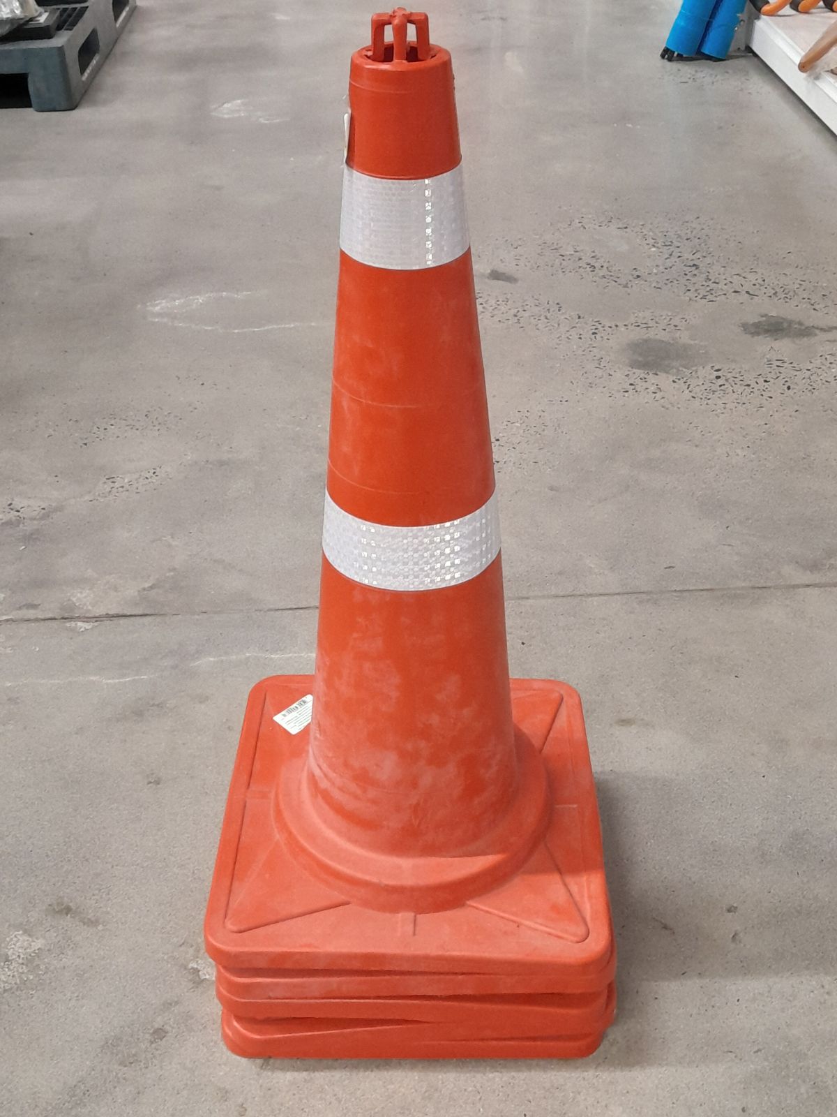 20882-F กรวยจราจร 2 แถบ 70 ซม.