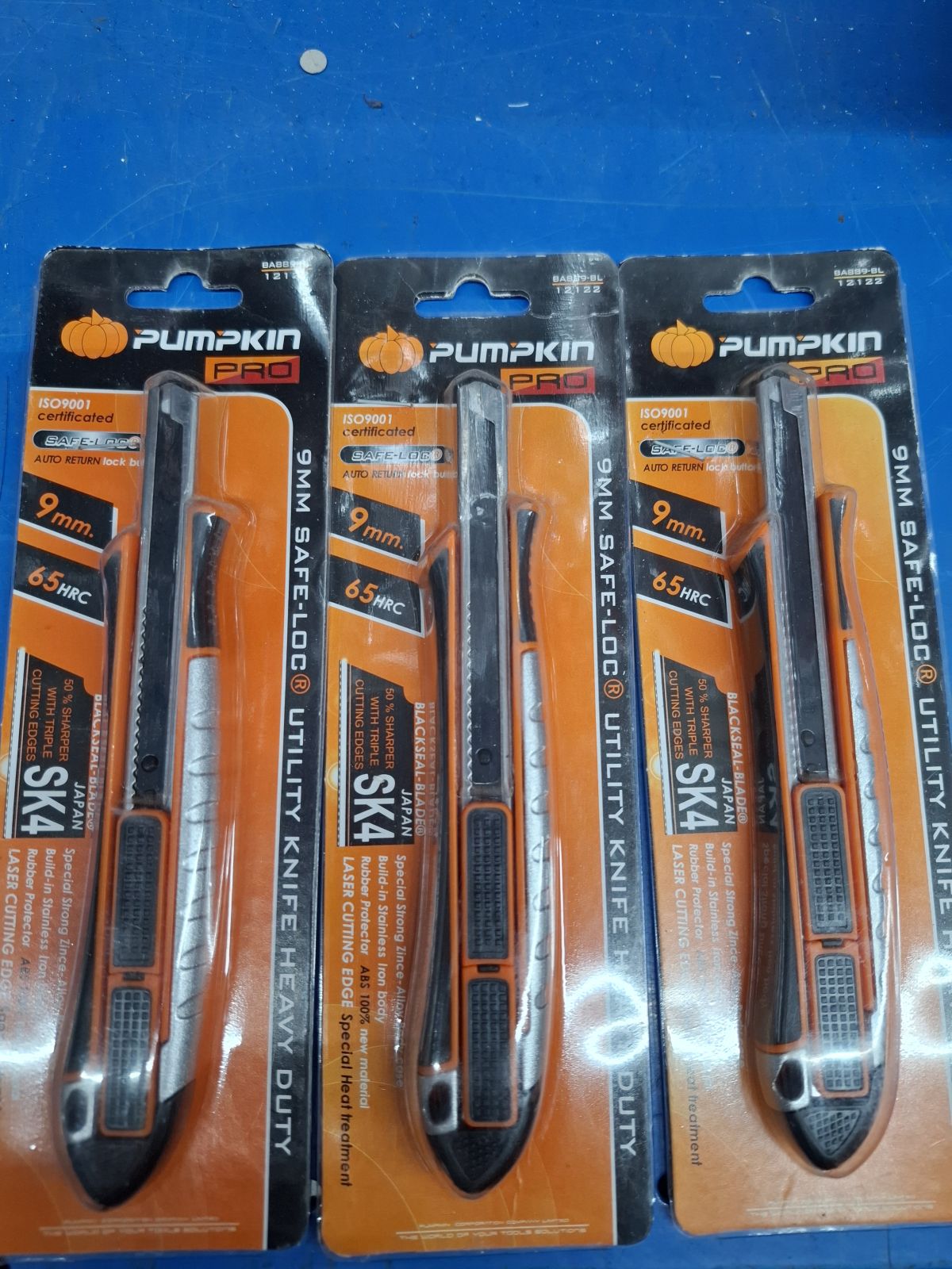 12122 มีดคัตเตอร์ รุ่น Heavy Cutz / Pumpkin 12122