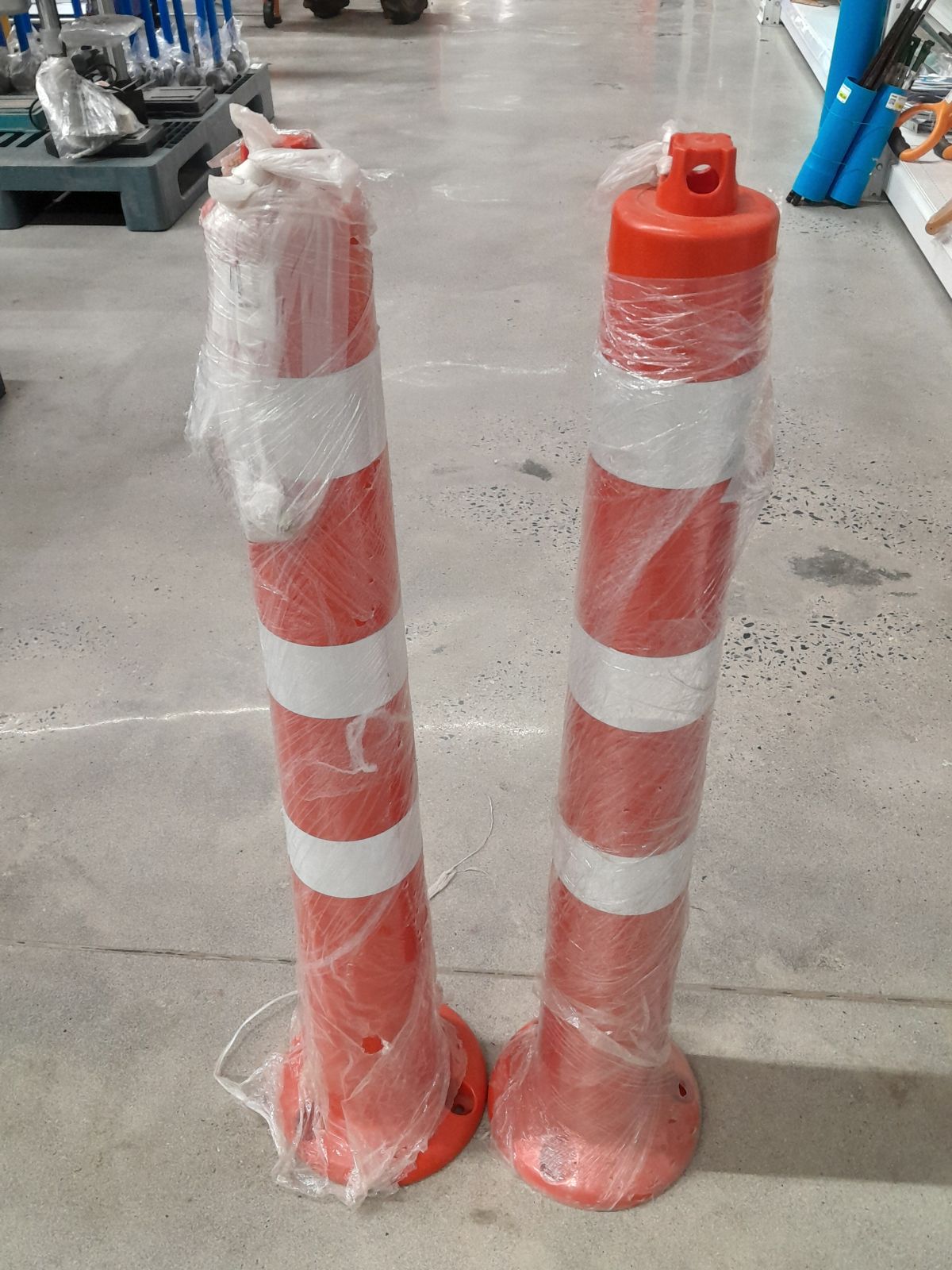 เสาจราจรคาดแถบสะท้อนแสง  สูง 85 ซม. O141-1005