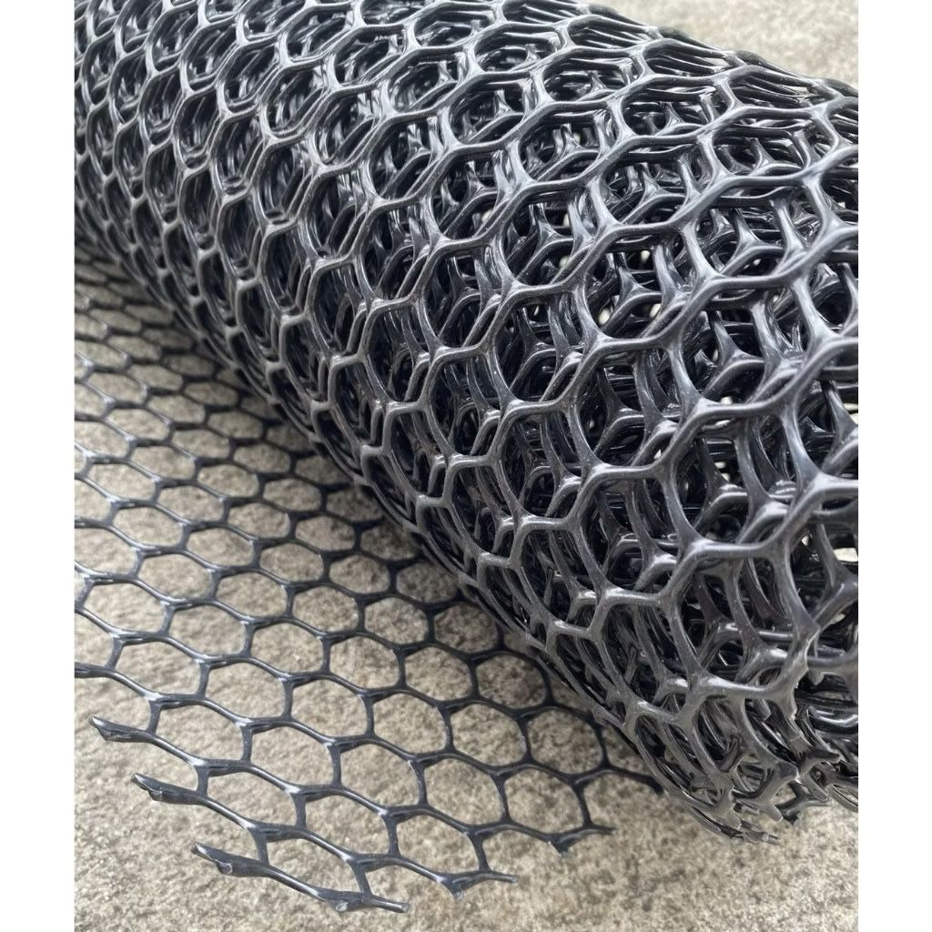 ตาข่ายพลาสติก 6 เหลี่ยม สีดำ รู # 12 มิล"