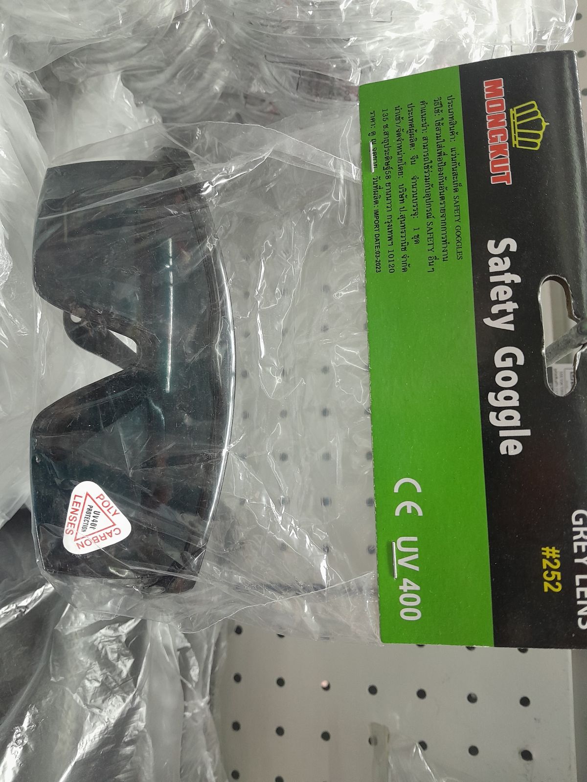 20739 แว่นตานิรภัย เซฟตี้ แบบเทา/ดำ PTT-G18-GR PUMPKIN