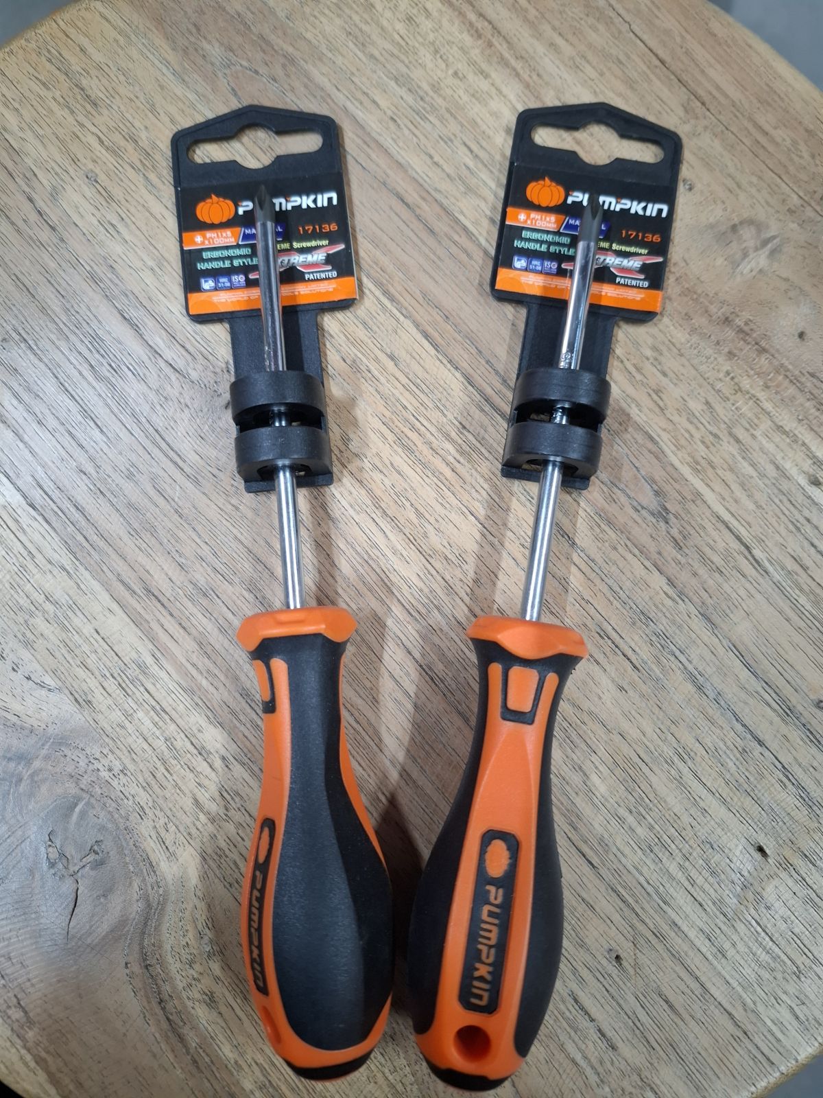 17136 ไขควงแฉก ด้ามยาง  PUMPKIN PH1-100mm