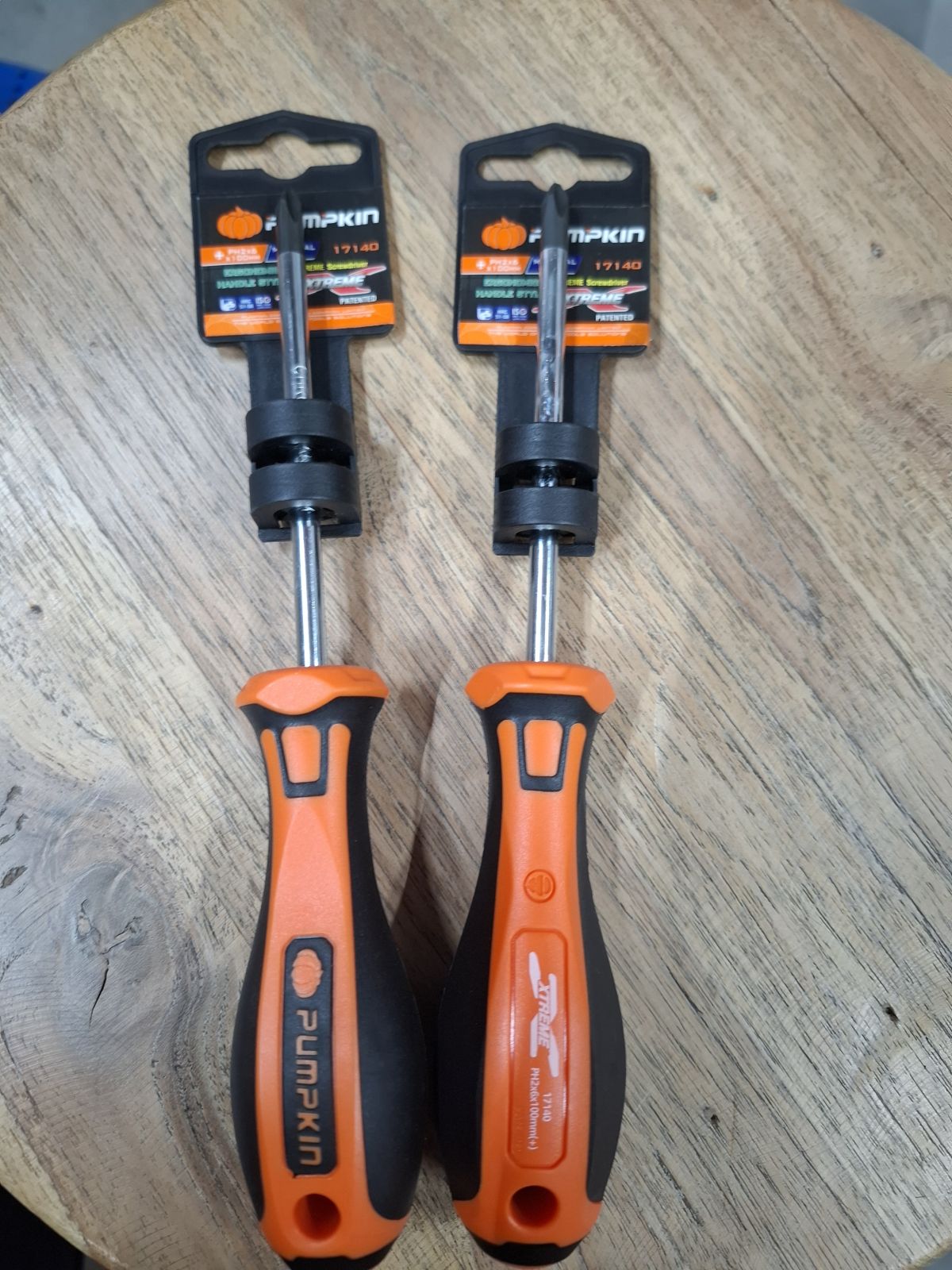 17140 ไขควงแฉก ด้ามยาง  PUMPKIN PH2-100mm