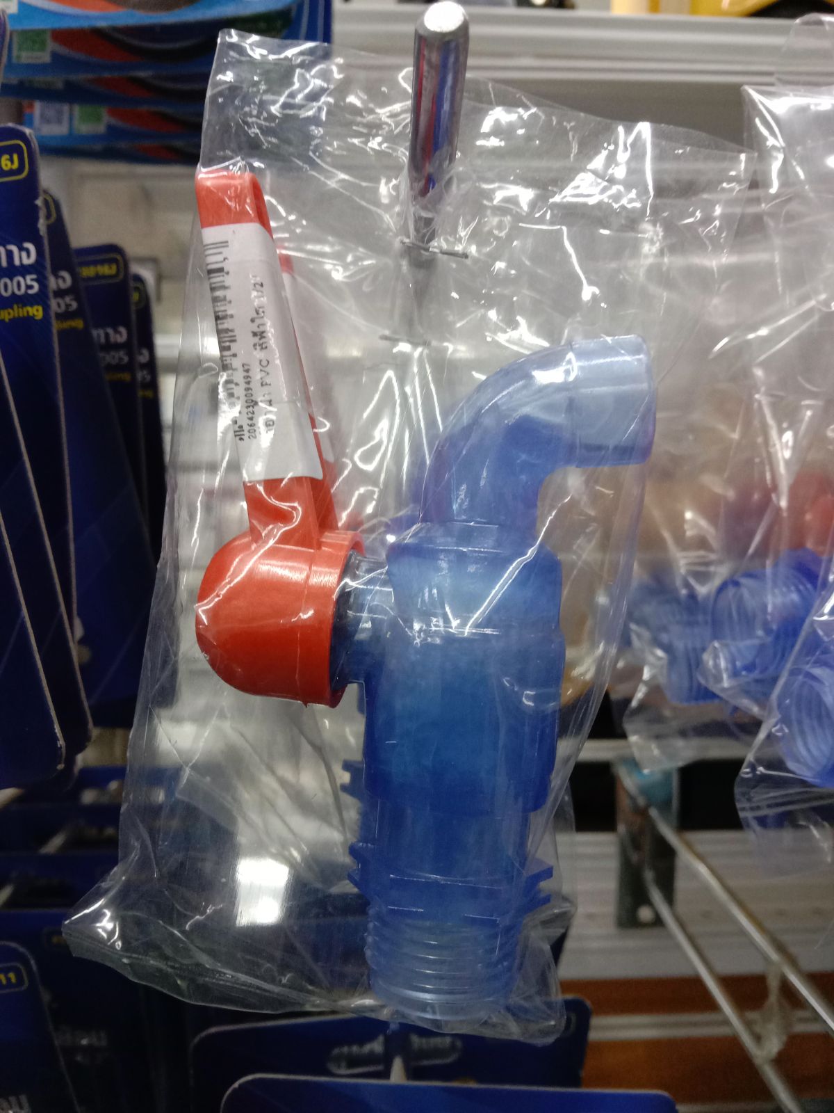 ก๊อกน้ำ PVC  สีฟ้าใส 1/2"