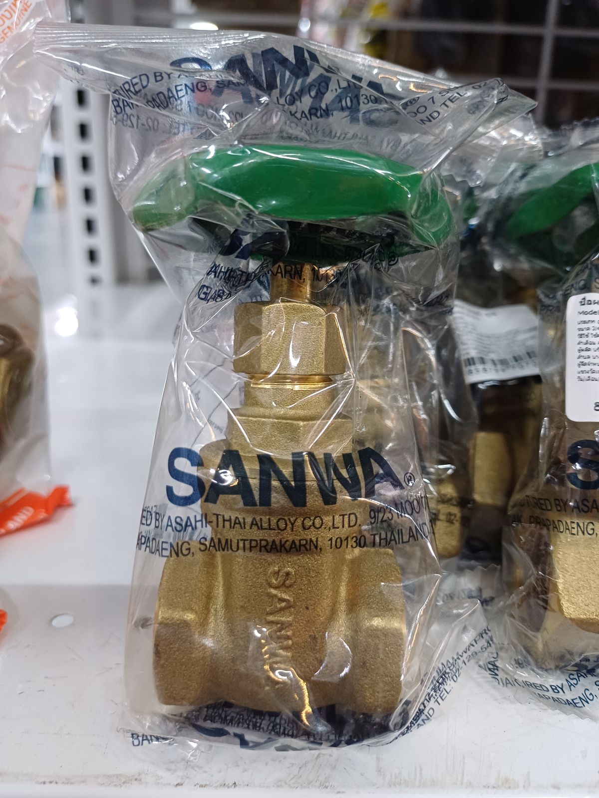 ประตูน้ำ 1/2" ทองเหลือง พวงมาลัย SANWA