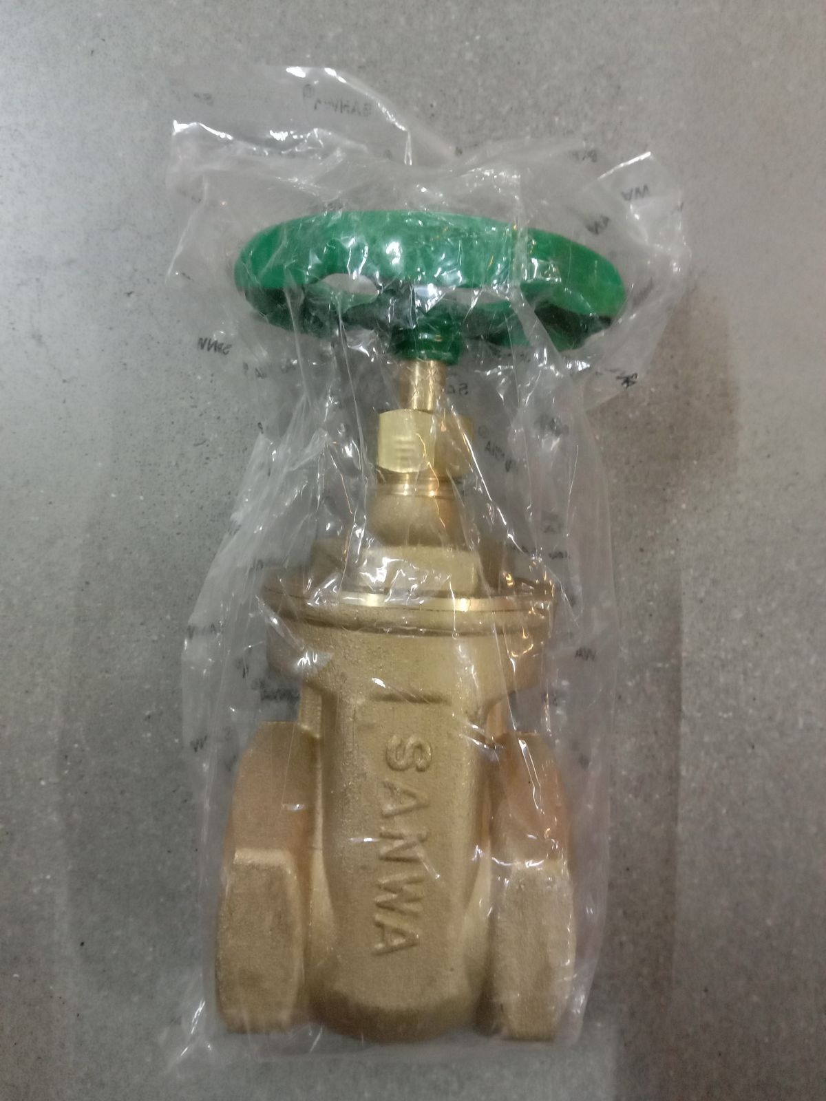 ประตูน้ำ 1.1/2" ทองเหลือง พวงมาลัย SANWA