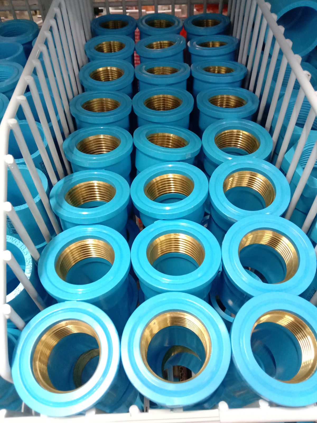 ต่อตรงเกลียวในทองเหลือง 1" (SCG)