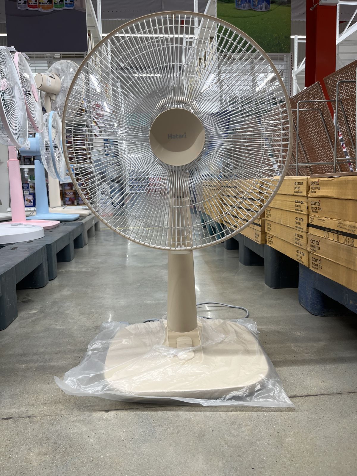 พัดลมตั้งโต๊ะ 16" Hatari T16M5/T16M1