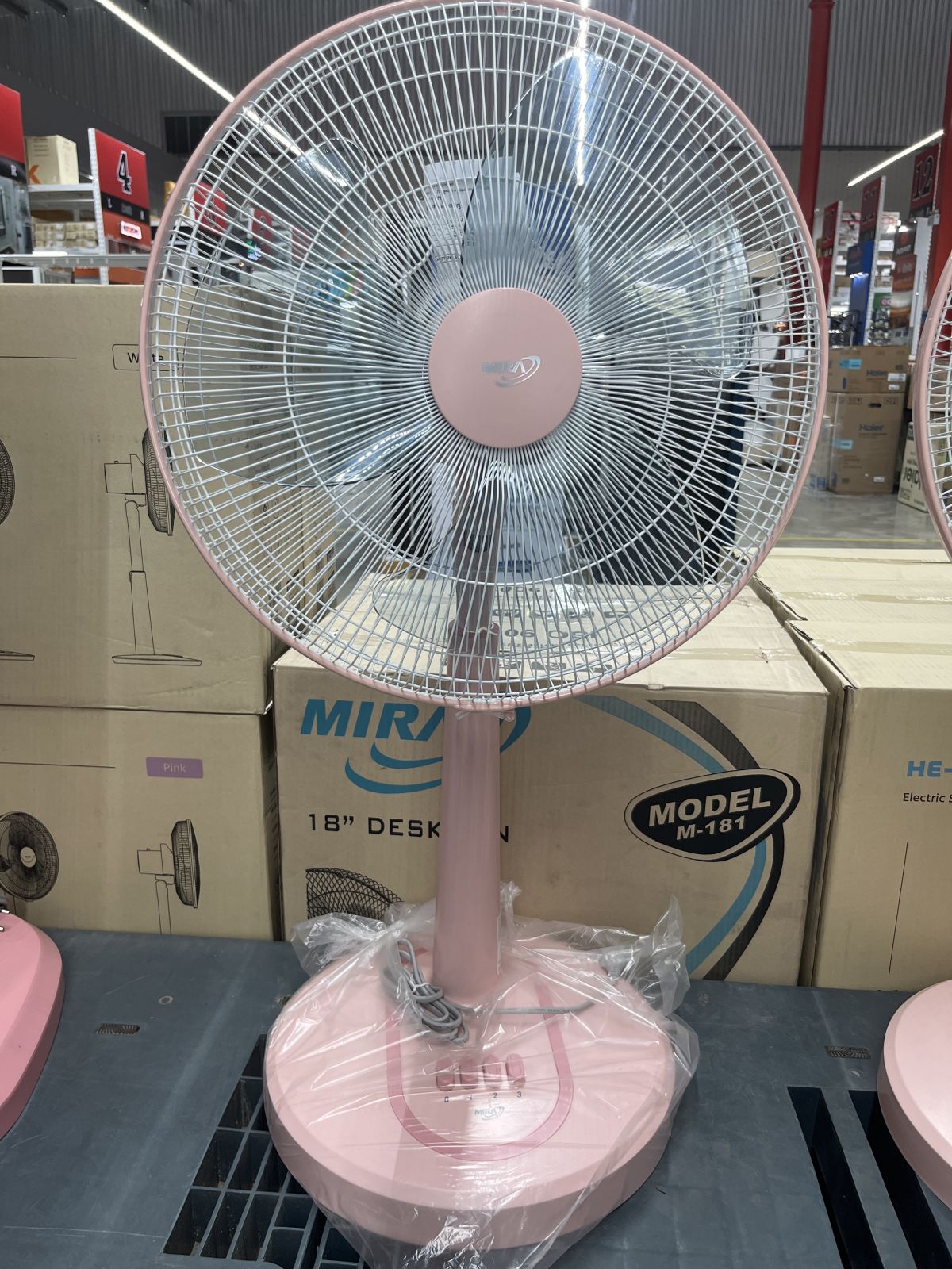 พัดลมปรับระดับ 18" MIRA M-1873